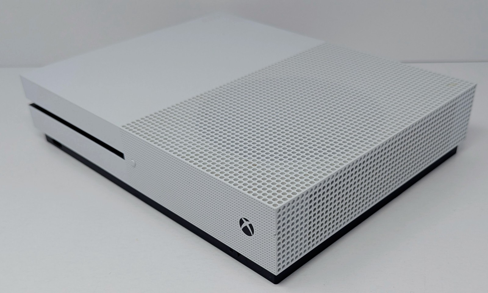 Microsoft Xbox One S 1 TB White Console Bundle – Tested & Working!