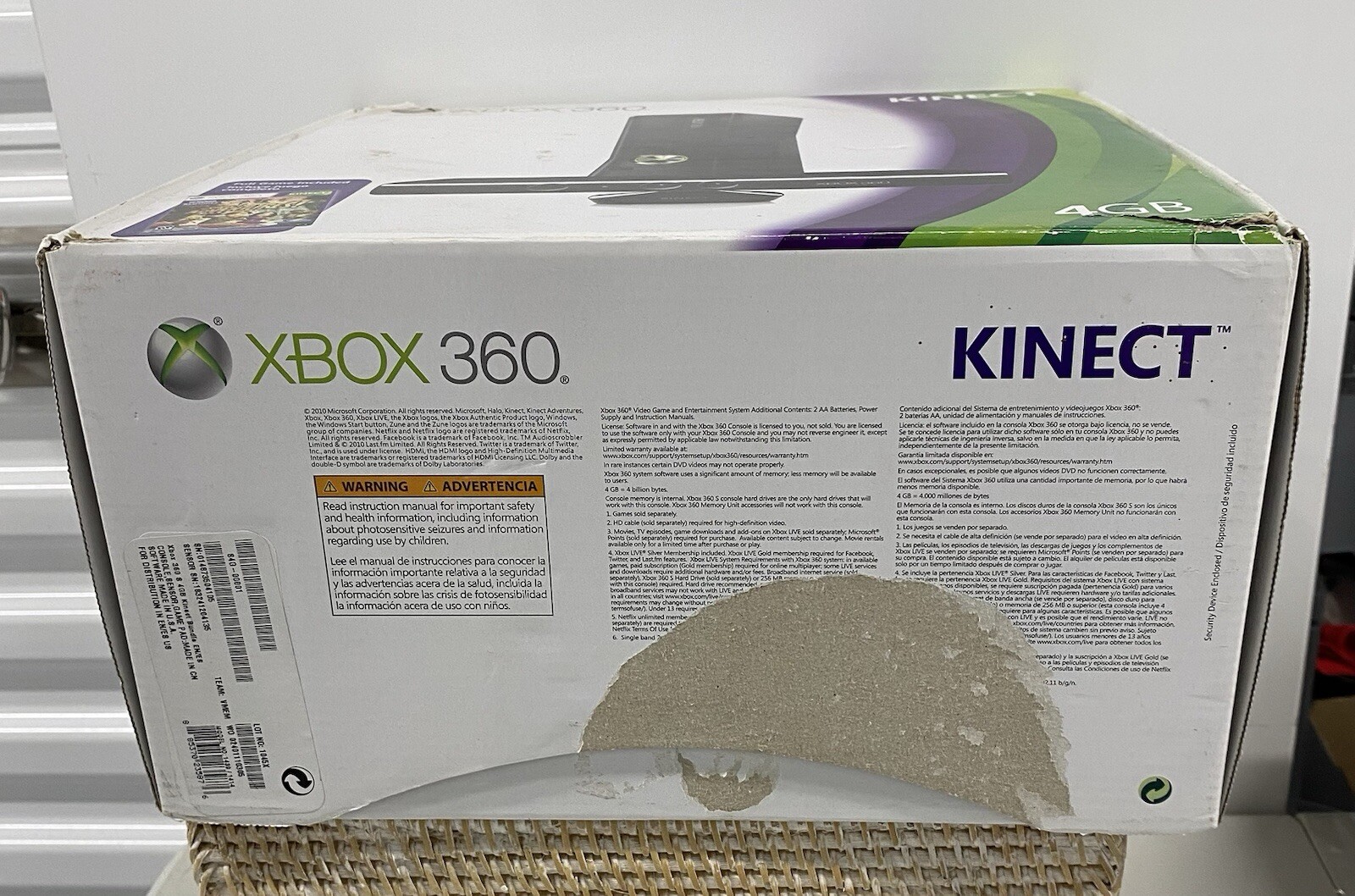 Xbox 360 4GB Console With Kinect Video Game System W / Box