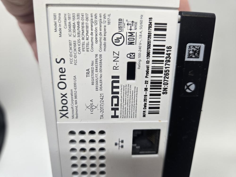 MICROSOFT XBOX ONE S – CONSOLE – 500GB – 1681 (VA5019144)