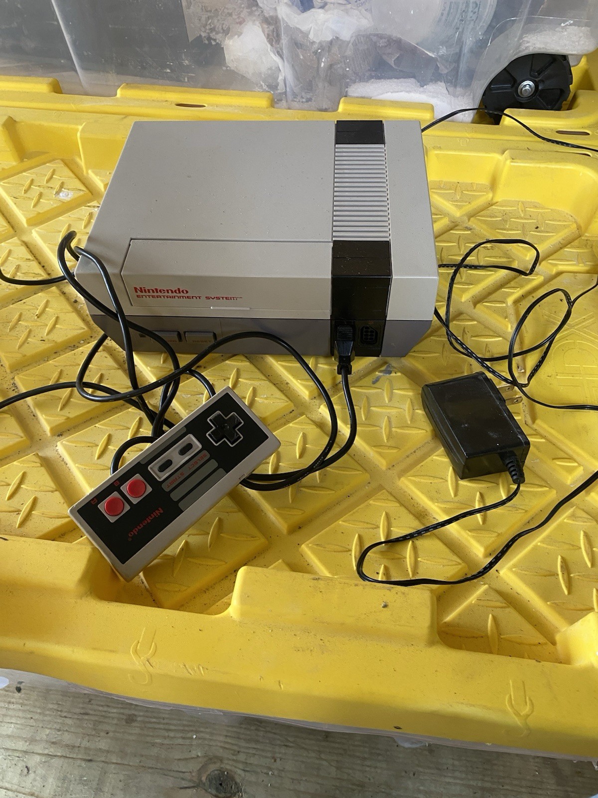 Nintendo NES Console Gray Black Red w/ Controller & Power Adapter