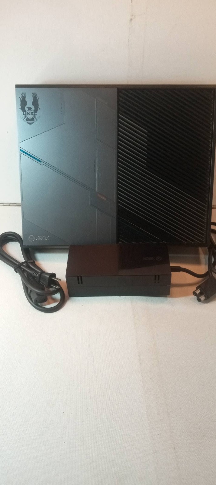 Microsoft Xbox One 1TB Console Halo 5: Guardians Special Edition tested