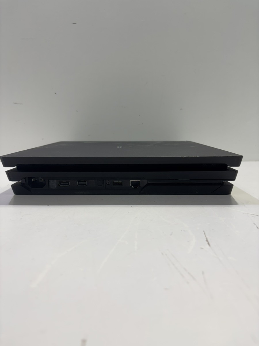 SONY PS4 – PRO – SYSTEM – CUH-7015B – 1TB.SURCACE BURN/DAMAGE (P11033391)