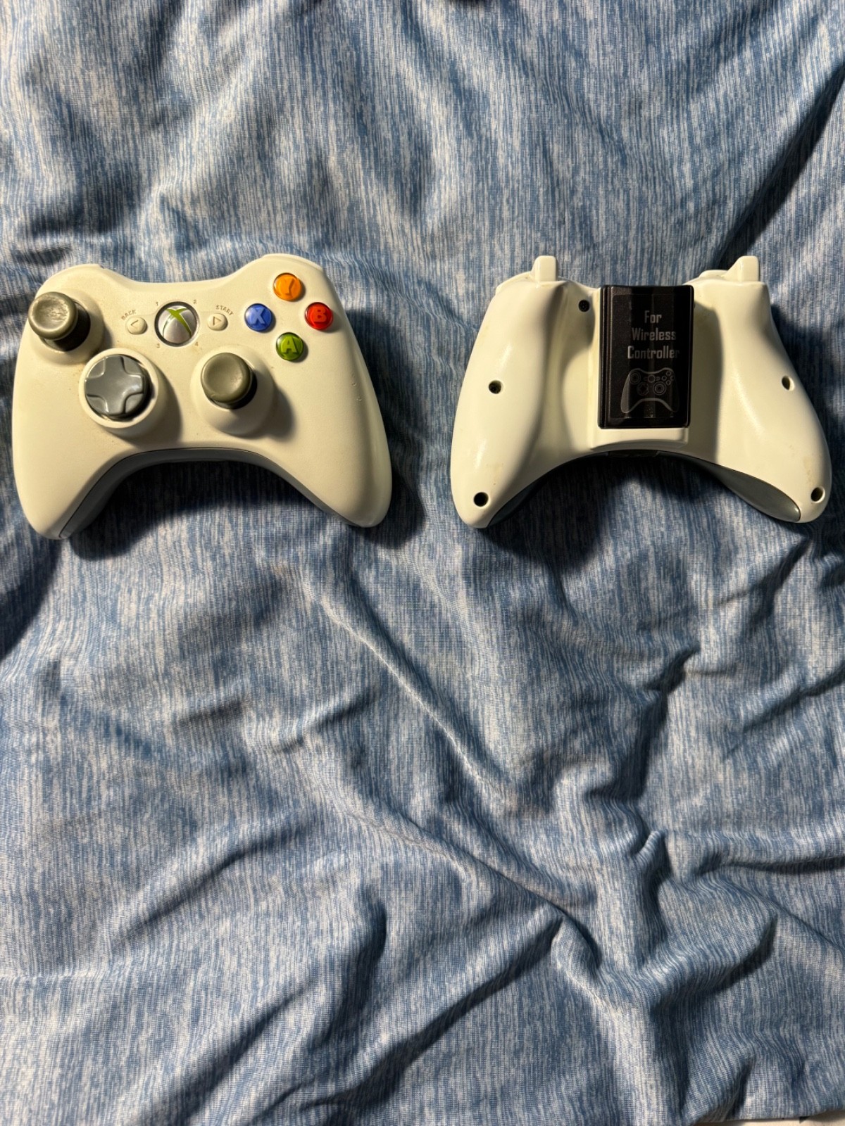 Xbox 360 Arcade Edition Console Bundle with 256MB Memory & Dual Wired Controller