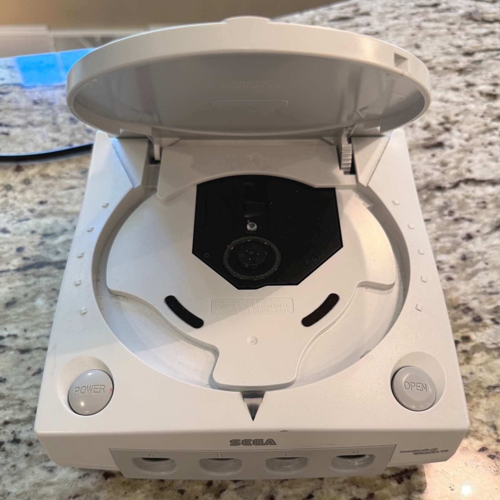Sega Dreamcast Console HKT-3020 White System 1999 NTSC-U + 2 Controllers