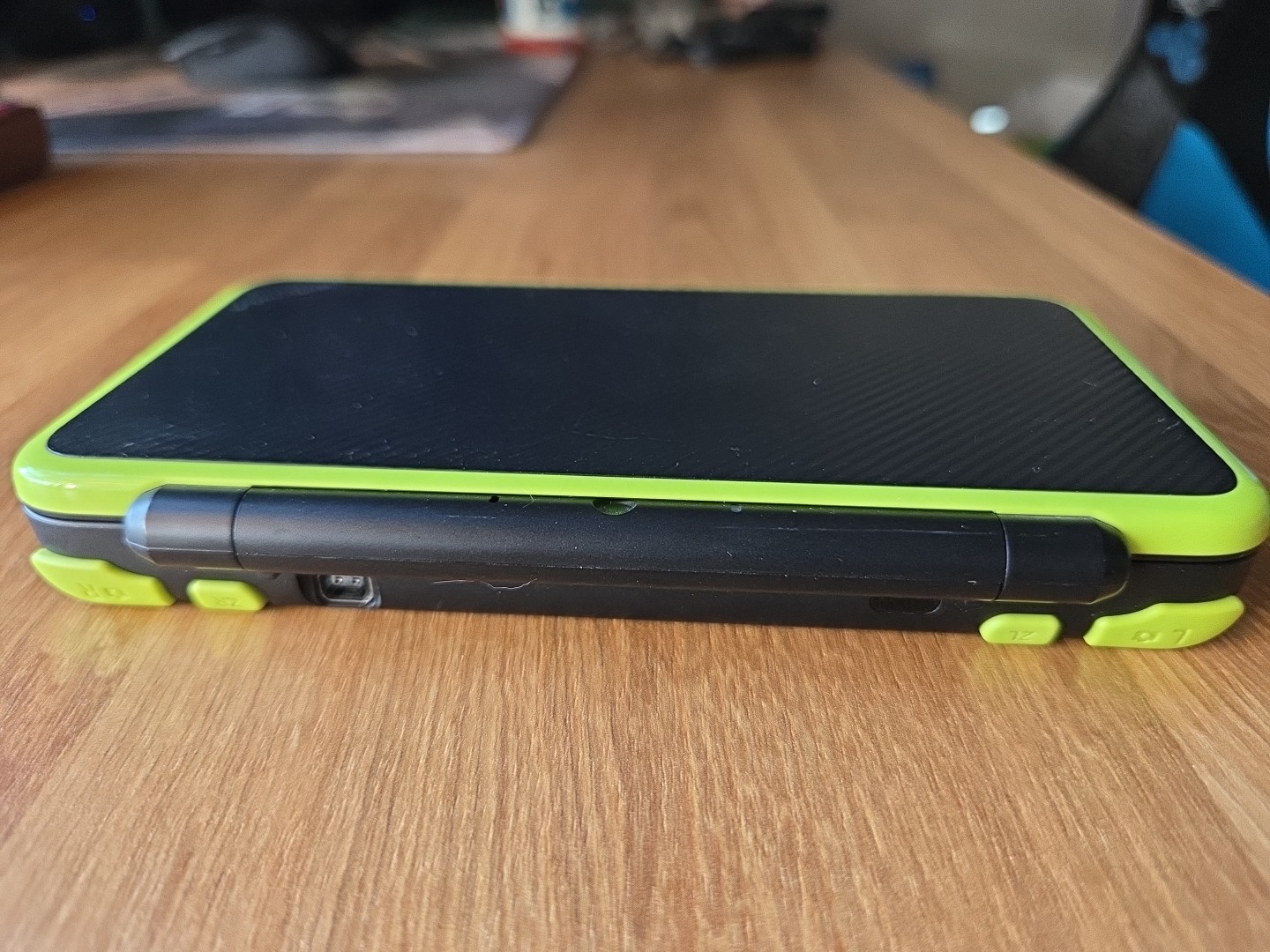 Nintendo «New» 2DS XL LL Console Black Lime + Charger Japan Region Locked