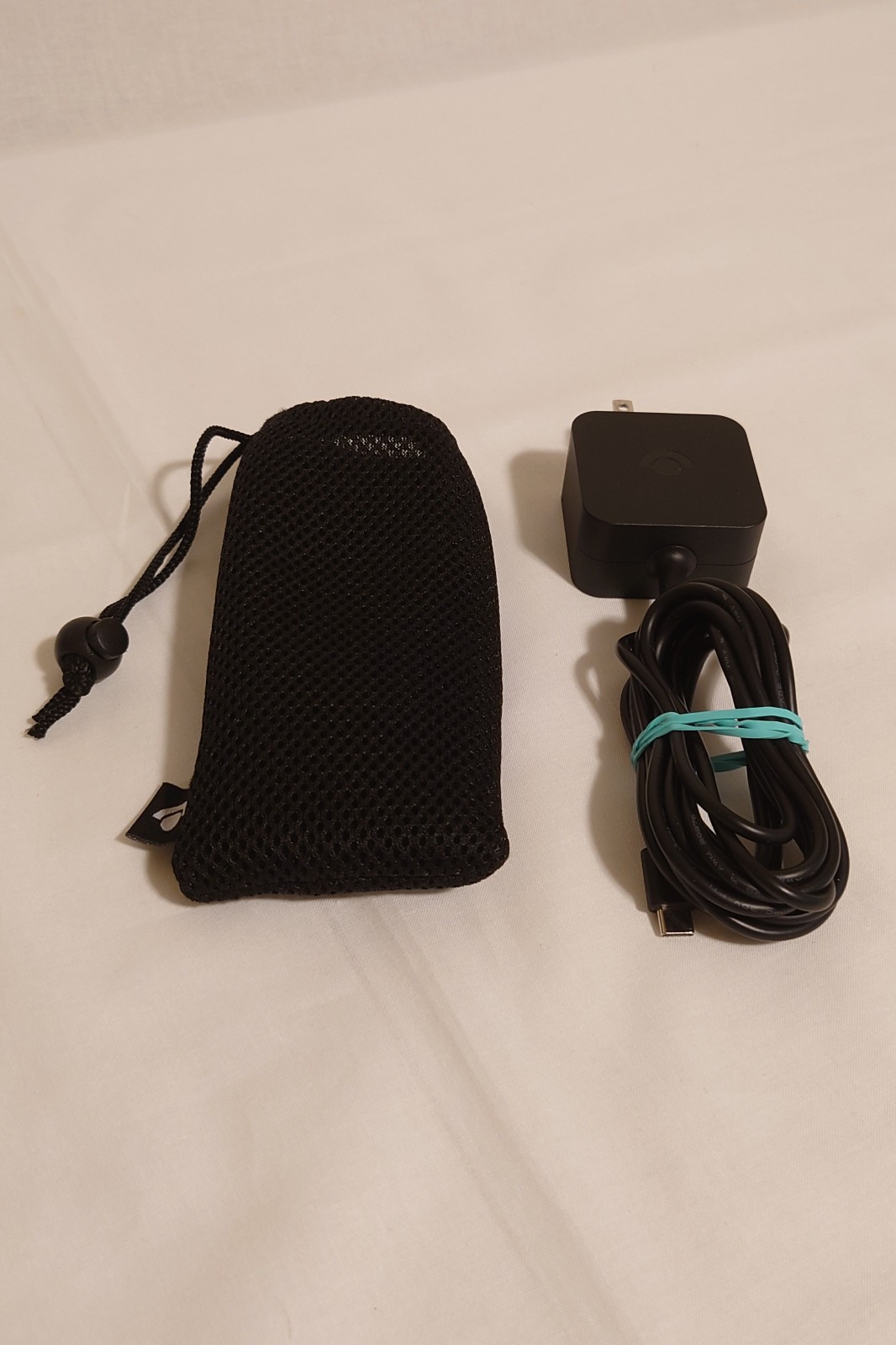 Valve Steam Deck OLED 1 TB w/ Handheld Case + Charger – Excellent Used Condition
