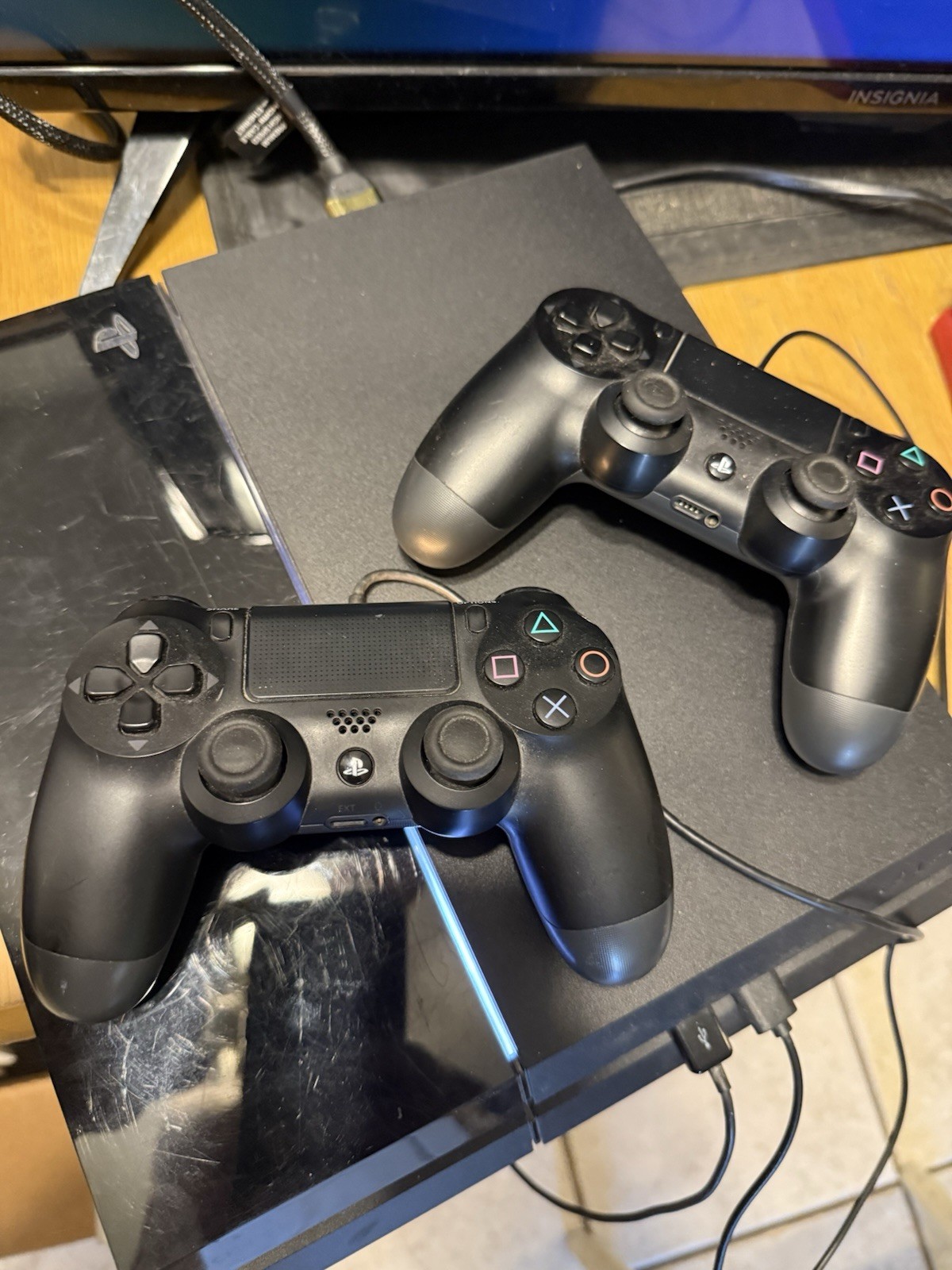 Sony Playstation PS4 500gb CUH 1001a 2 Controllers, Pwr Cord, 6 Games – Reset!