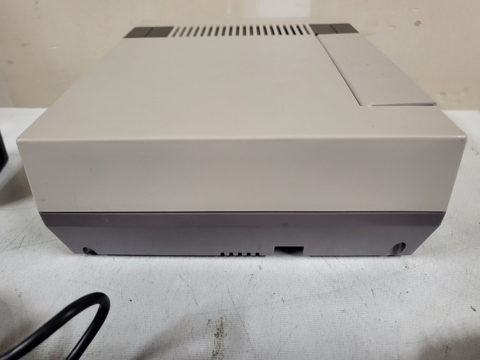 NES Nintendo Console Bundle with – Controller Zapper and Cables WORKS! *READ*