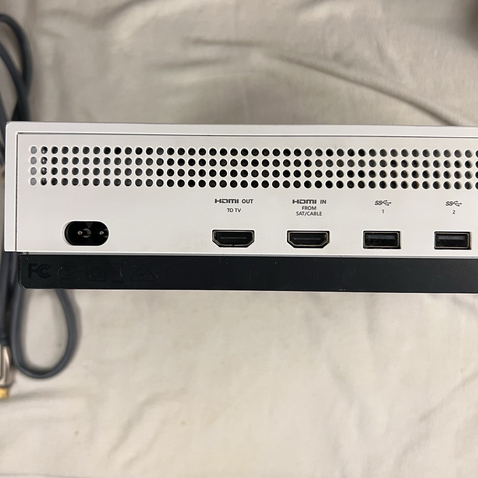 Microsoft Xbox One S White Console Bundle 5 Games