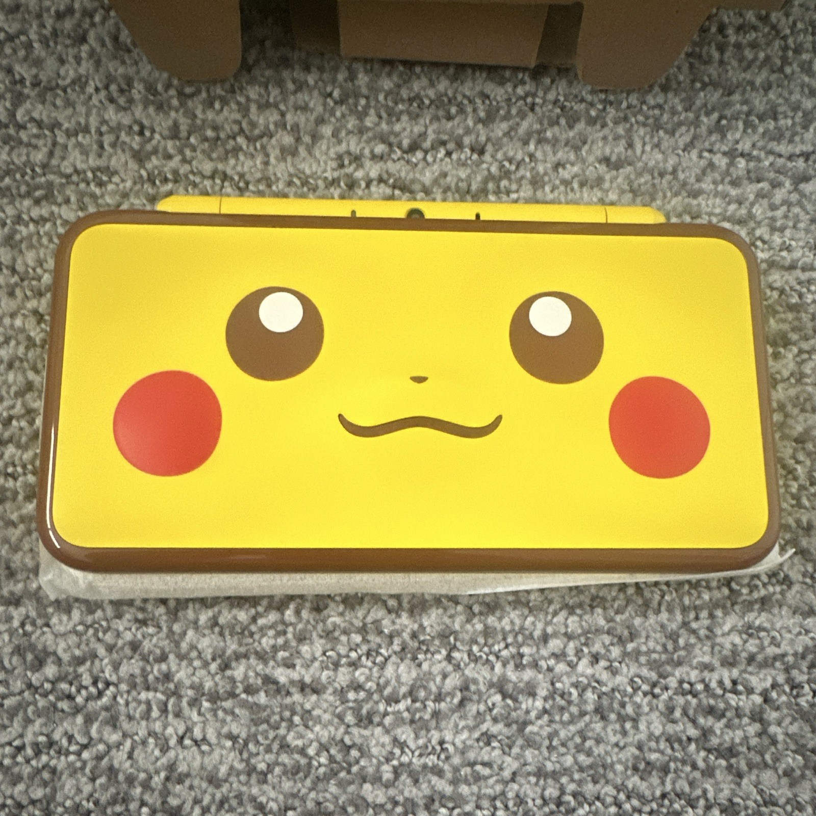 Nintendo New 2DS XL Pikachu Edition Yellow Handheld Console w/ Box 4GB