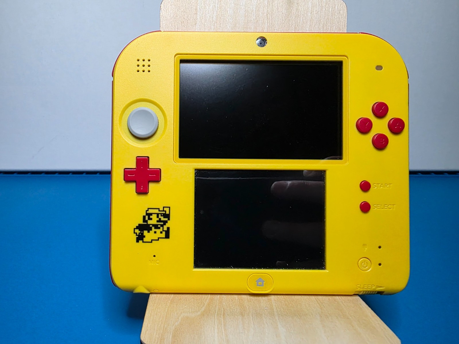 Nintendo 2DS Super Mario Maker for Nintendo 3DS Bundle – Yellow/Red