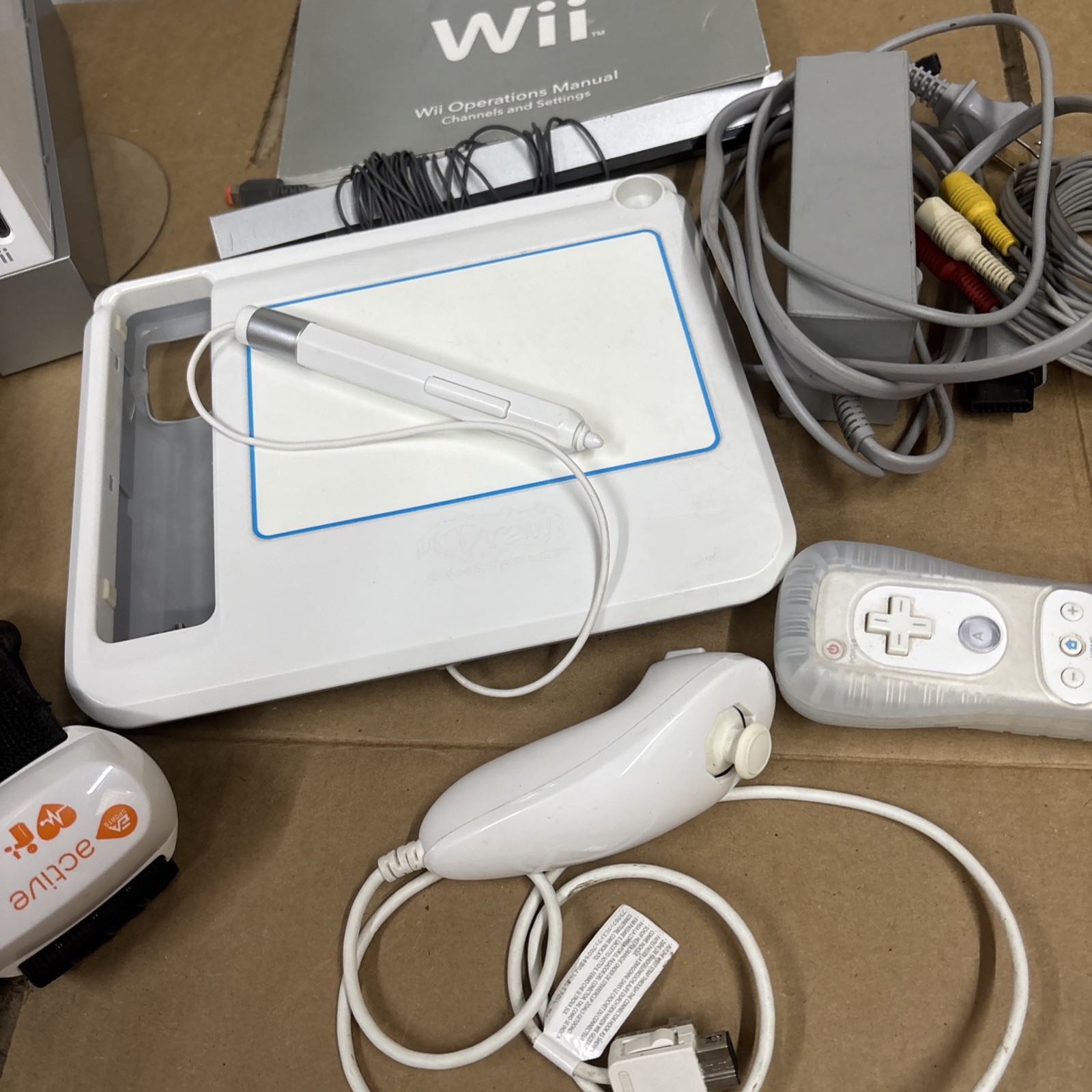 Nintendo Wii RVL-001 512 MB Home Console – White W Cords Controllers & Extras