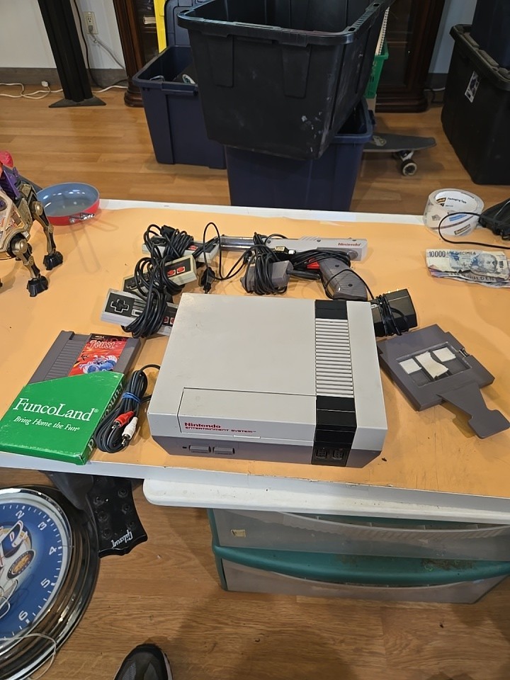 Original Nintendo NES Console Gray, 3 Controllers, Zapper, Cables, Tested Works