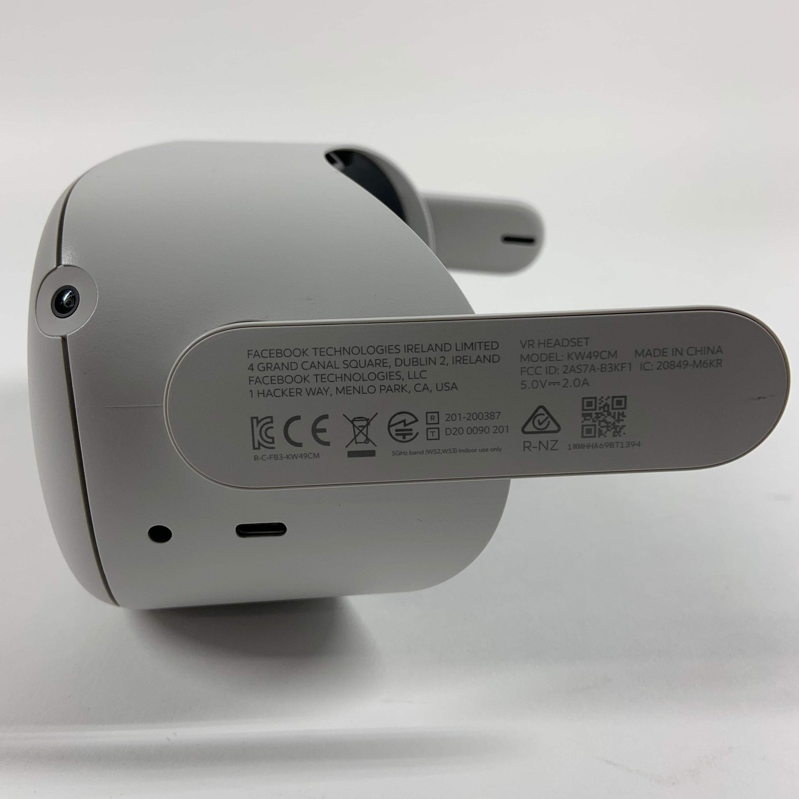 Meta Quest 2 128GB Standalone All-in-One VR Headset KW49CM