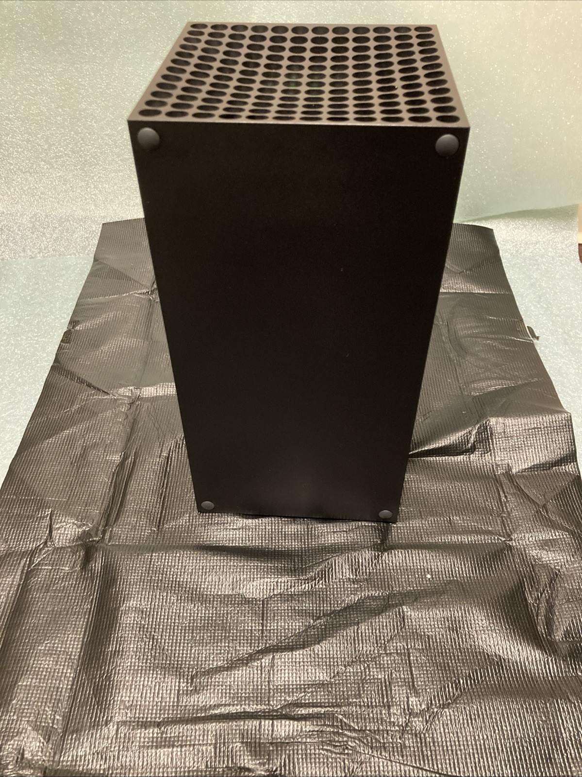Microsoft Xbox Series X 1TB SSD Gaming Console Black RRT-00001 *HARDLY USED*