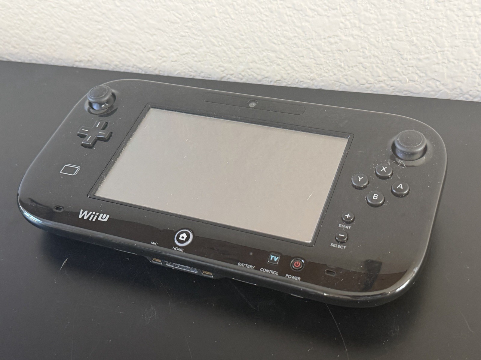 Nintendo Wii U Deluxe 32 GB Console w GamePad, Stand, and Charging Base w Games