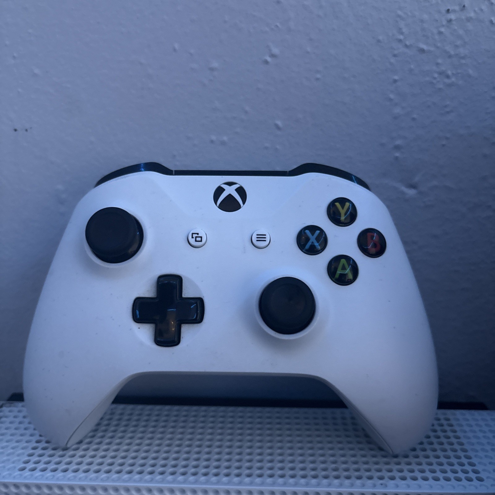 Microsoft Xbox One S 1TB Console – White, Used Good Condtion