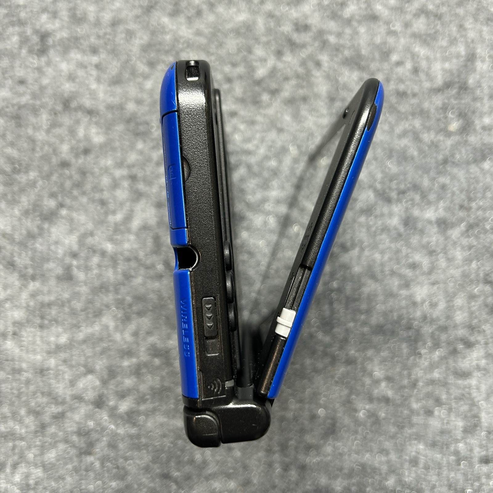 Nintendo 3DS XL Handheld Game Console SPR-001 Blue & Black NO STYLUS w/ Charger