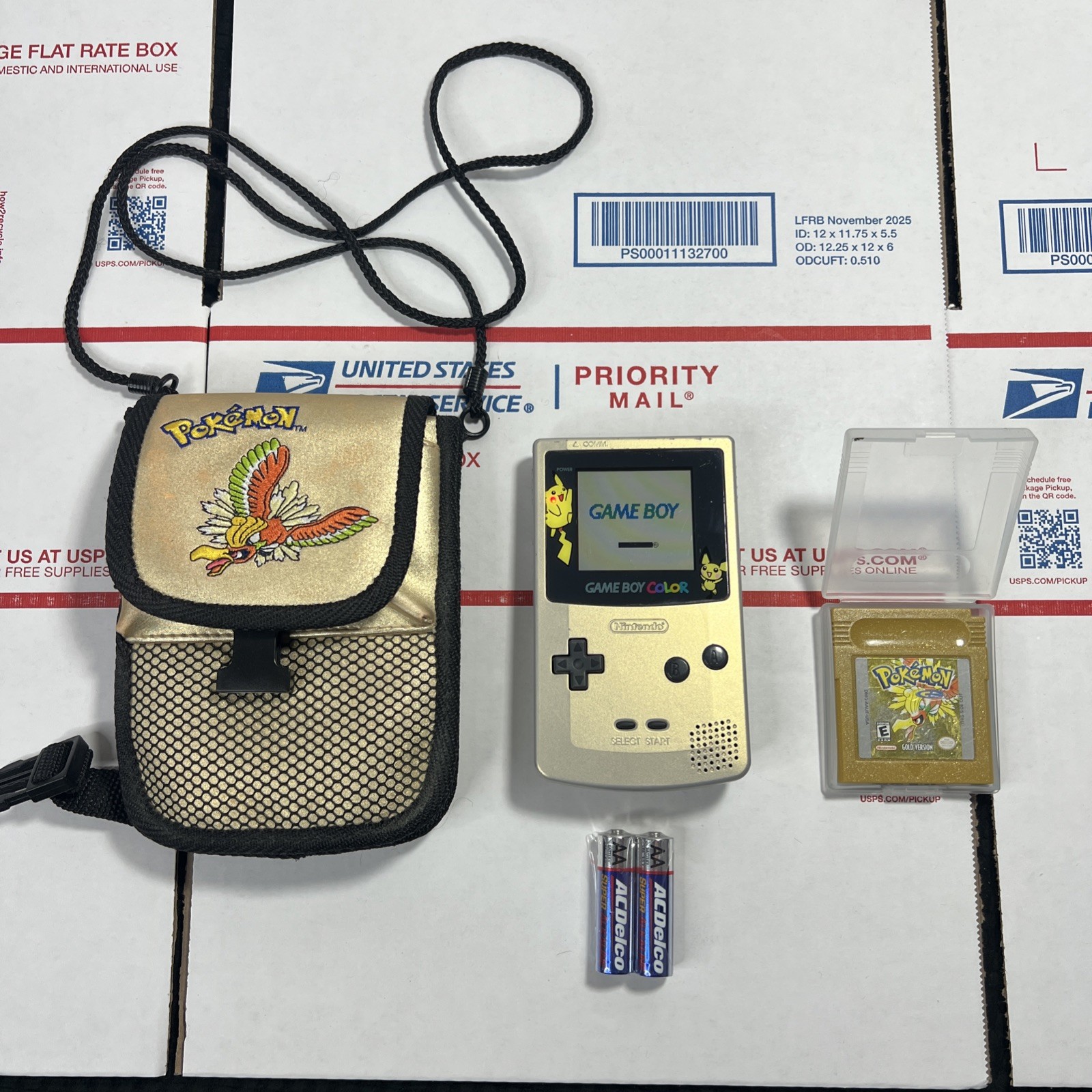 Nintendo GameBoy Color Pokémon Special Edition Pikachu Pichu + Pokémon GOLD