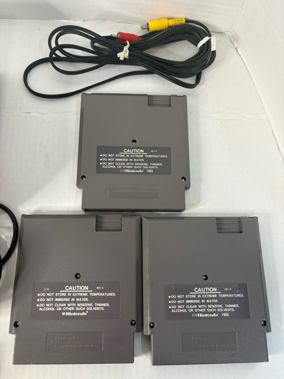 Original Nintendo NES-001 Console Bundle OEM Controller Cords 3 Games – Tested