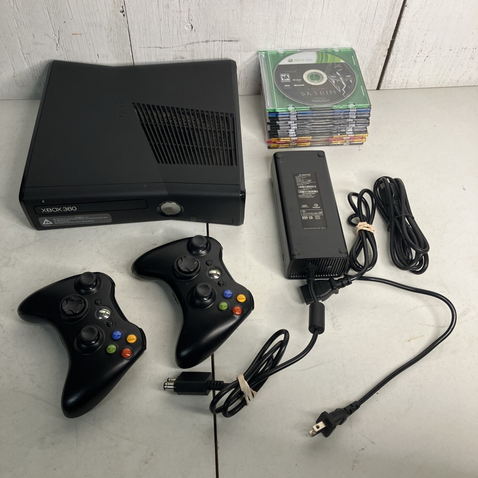 Xbox 360 S Slim Bundle 1439 Console 250GB 15 Games Skyrim GTA SKATE BIOSHOCK
