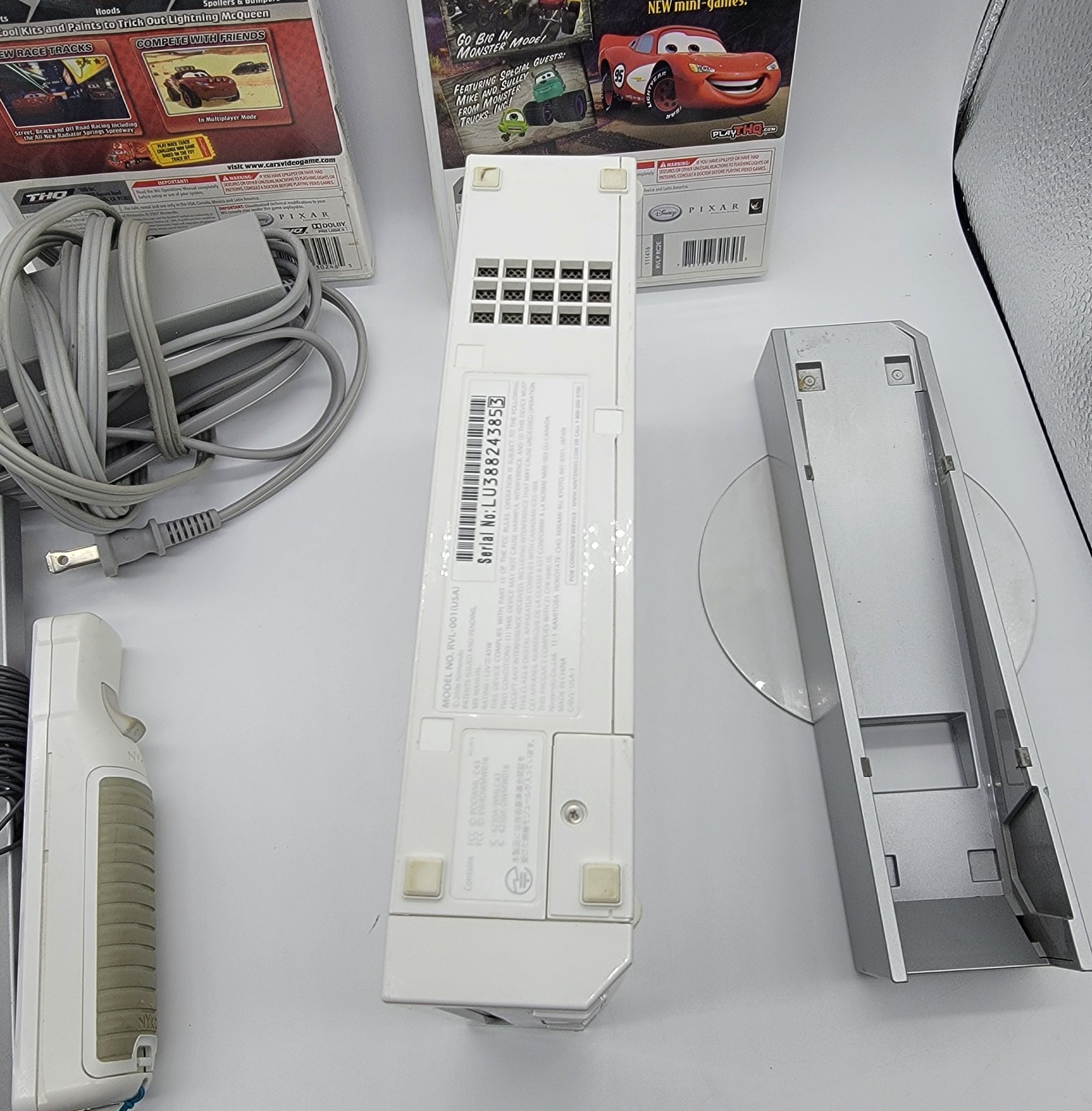 Nintendo Wii Bundle OEM Console Cords Games Sensor Controller RVL-001