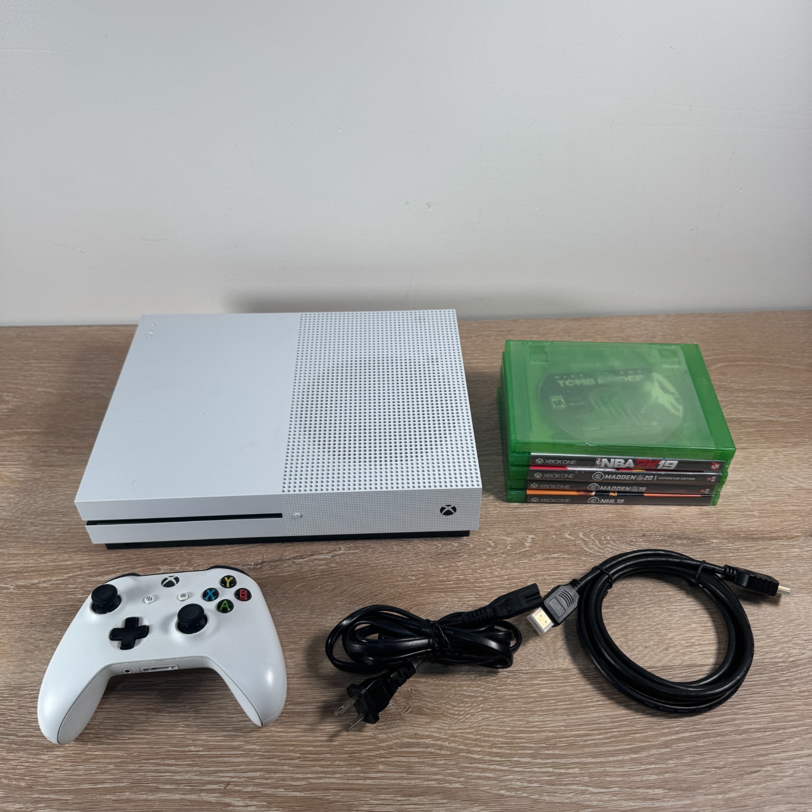 Microsoft Xbox One S 1TB 1 Controller 5 Games Model 1681 – TESTED – Read