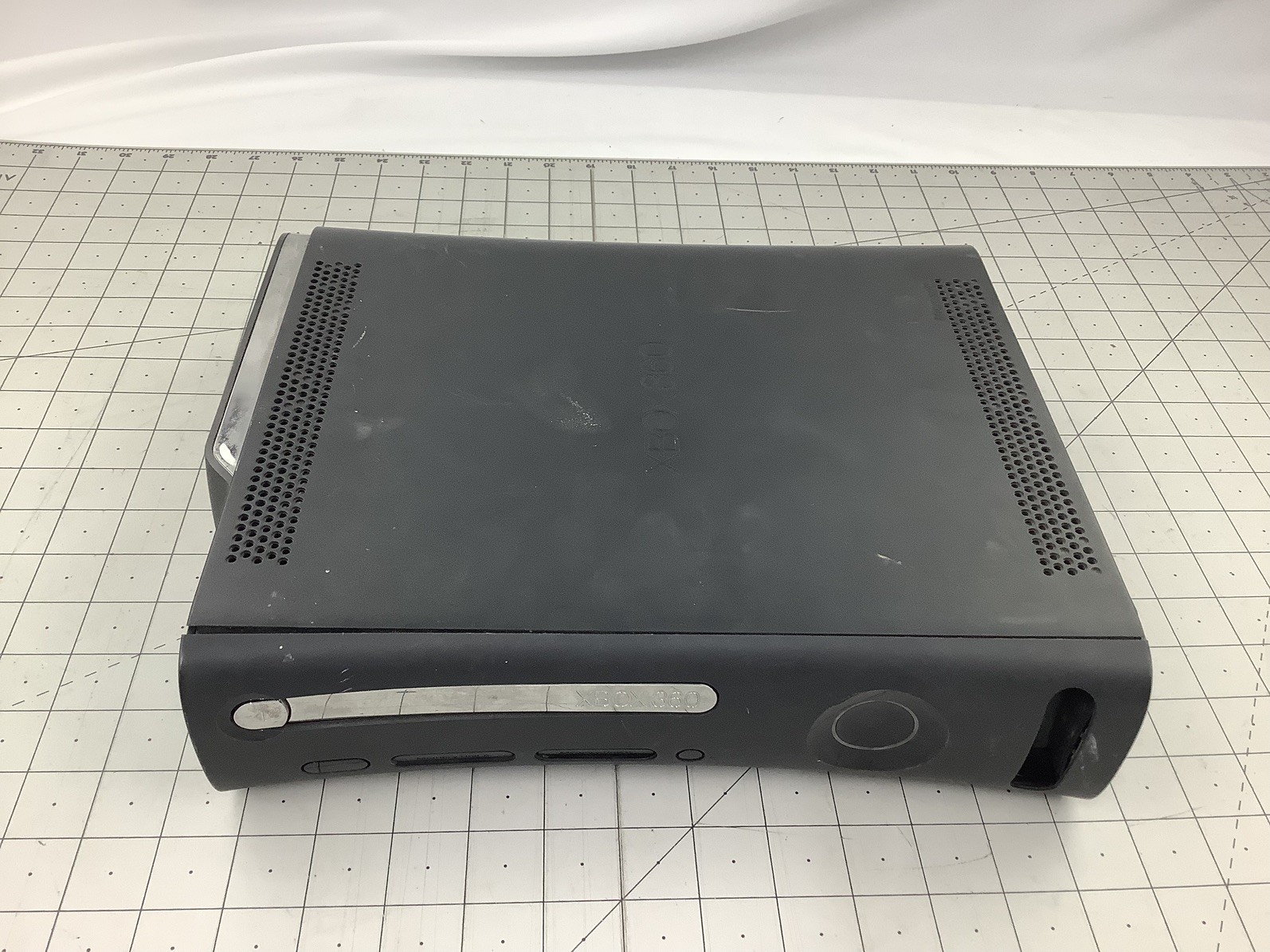 Xbox 360 Elite 120GB Black Console for parts or to be repaired