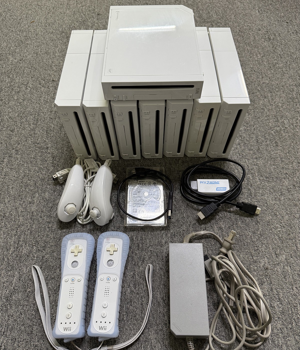 Nintendo Wii Console HD (2 Original Wii Remotes & 320GB Harddisk) Plug and Play
