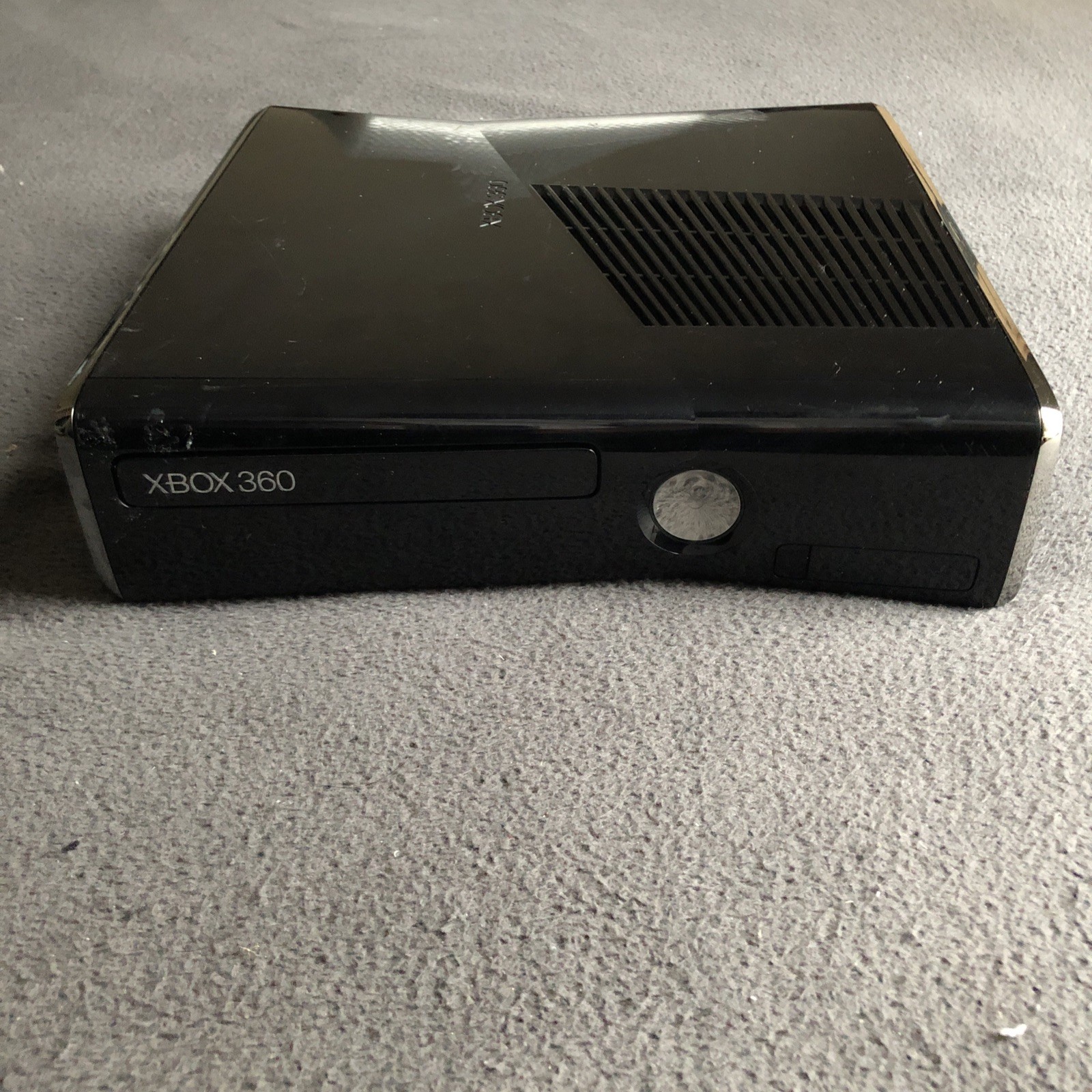 Xbox 360 Slim Console Chrome Trim 250GB Metro V1 Dash w/ Halo Controller – WORKS