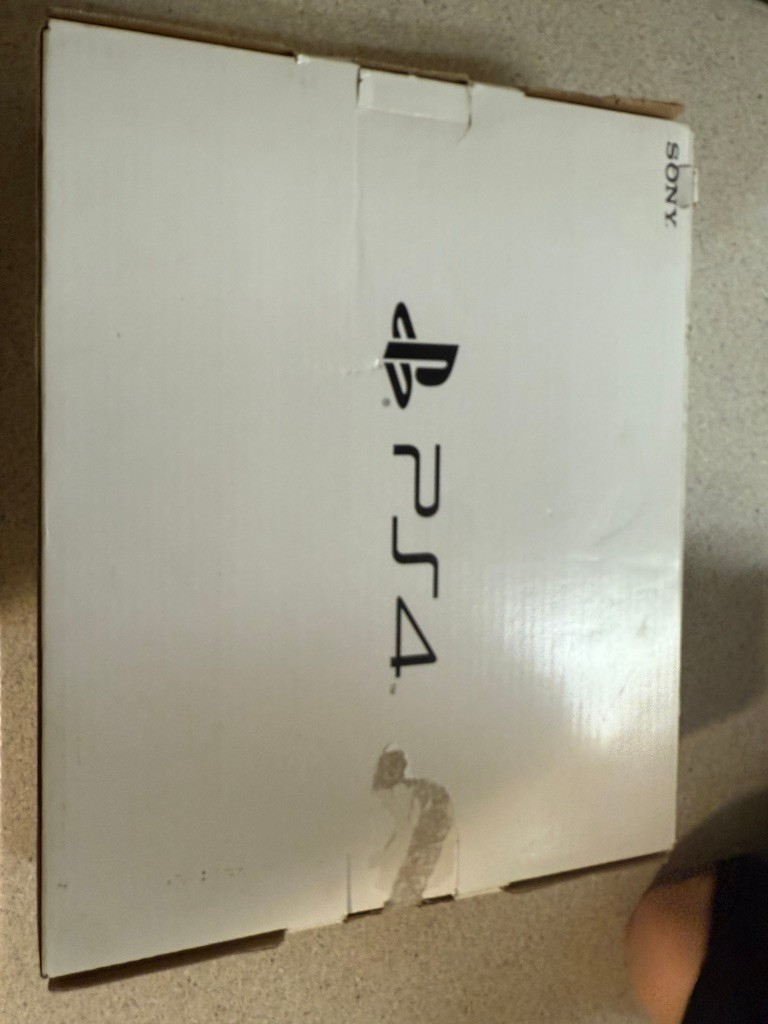Sony PS4 Slim 1TB Console Bundle (8 Games, 1 Controller) TESTED & WORKS. CLEAN