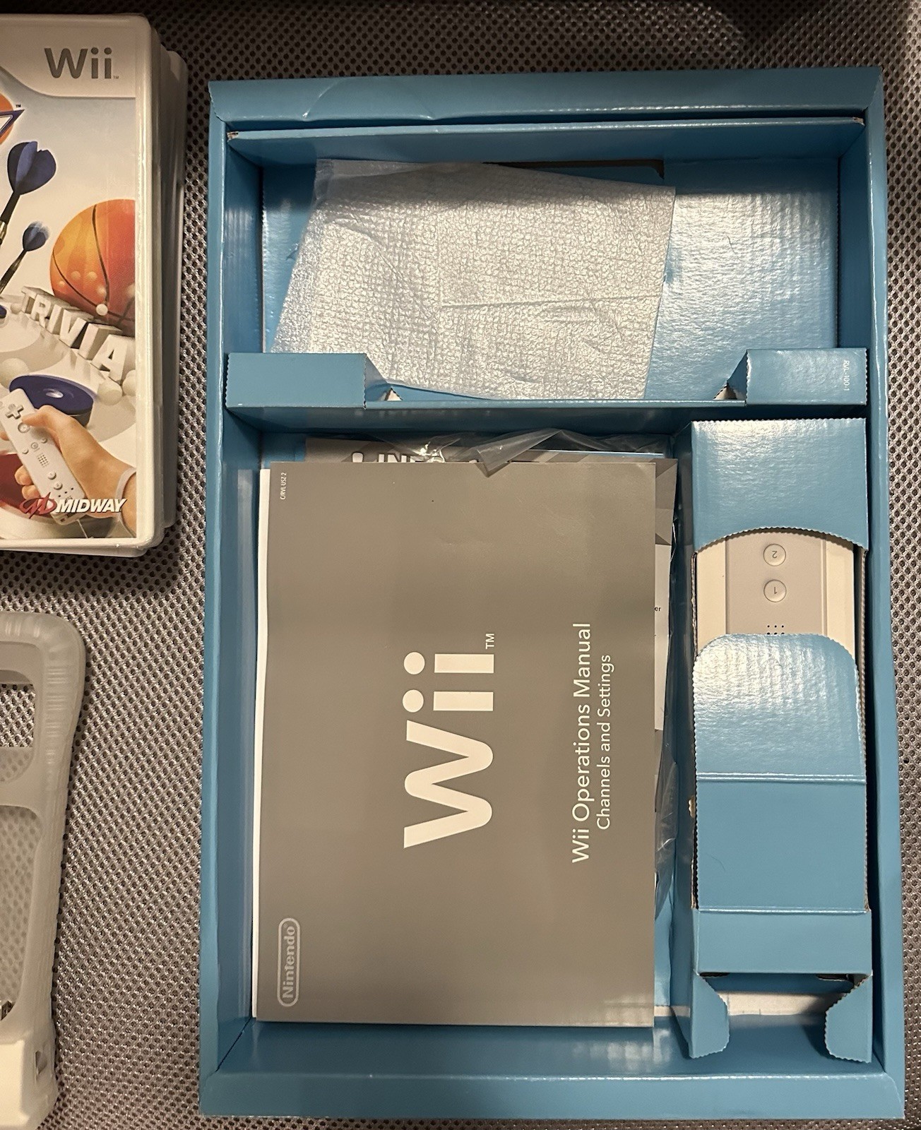 Nintendo Wii Console Complete In Box w/ 4 Games & Multiple Controllers