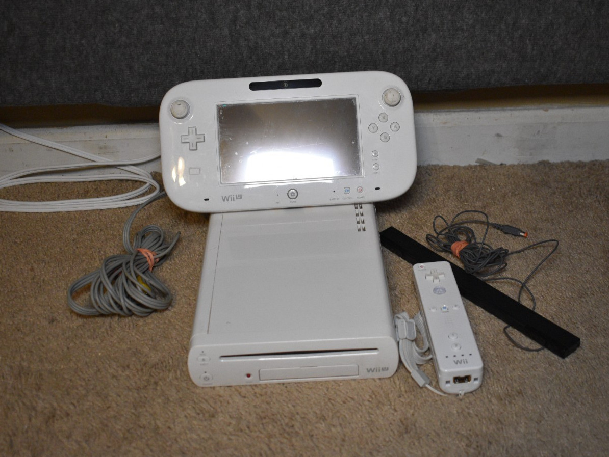 Nintendo Wii U WUP-001(02) 8GB White Console System Bundle Not Tested As-Is