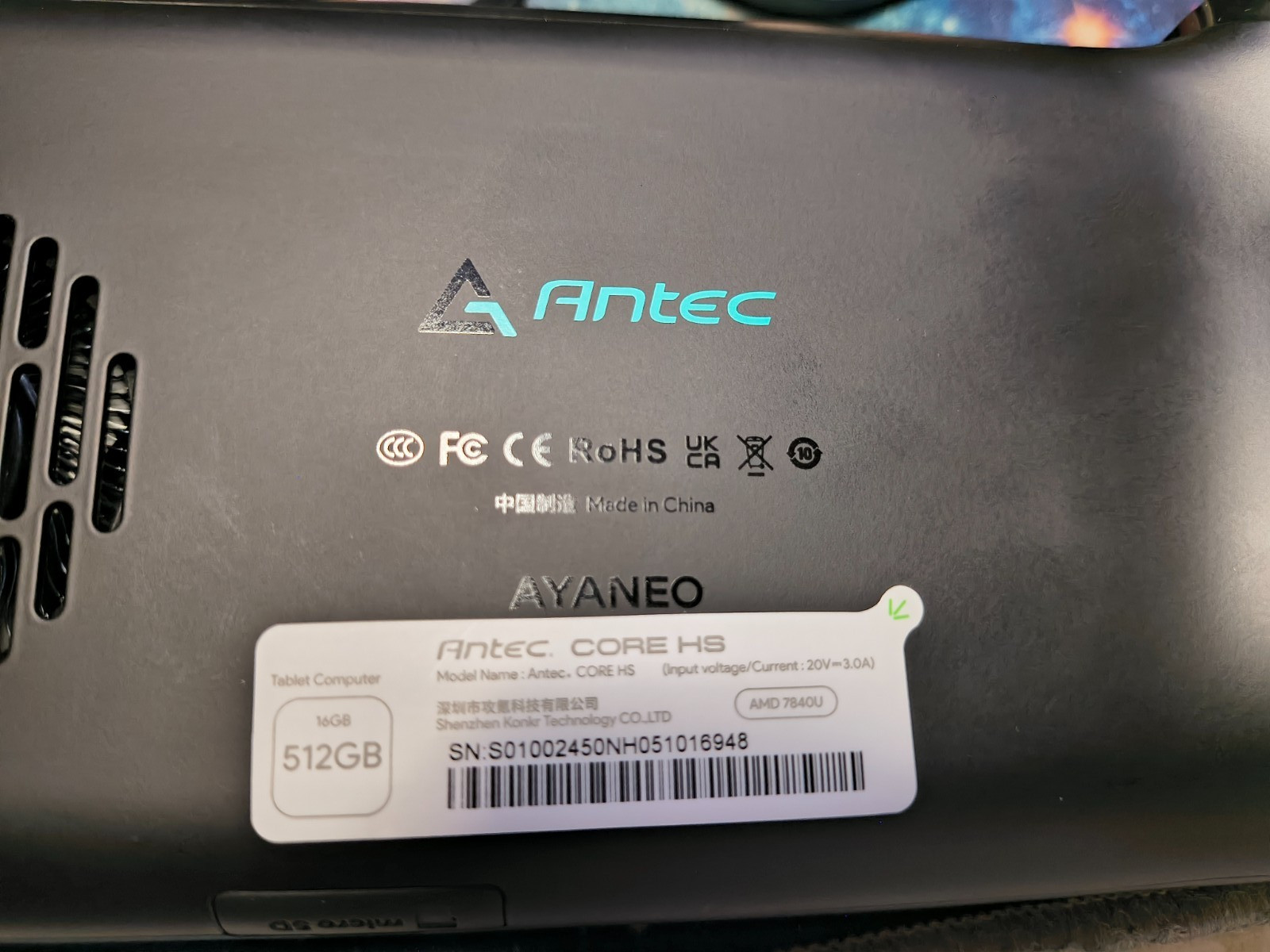 Handheld Windows 11 Pc