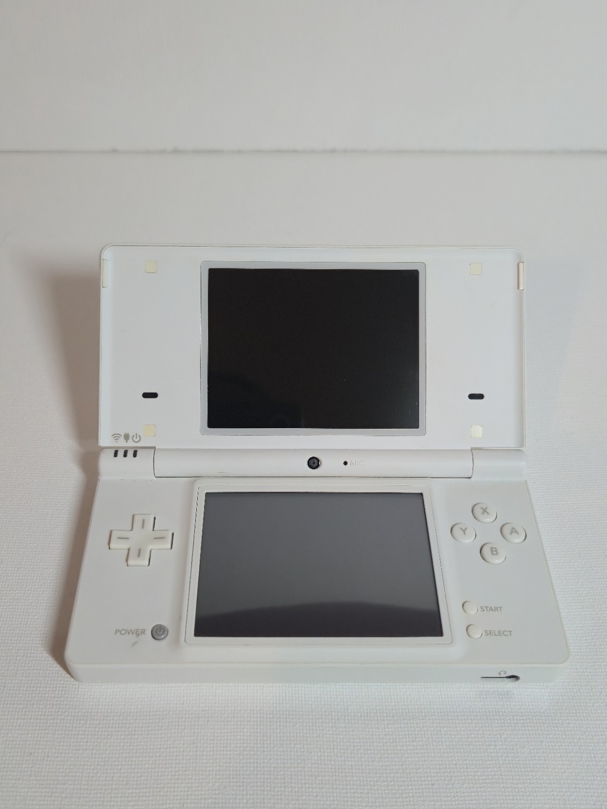 Nintendo DSi White Handheld Console NTSC-J w/ Stylus, 16gb Samsung SD Card