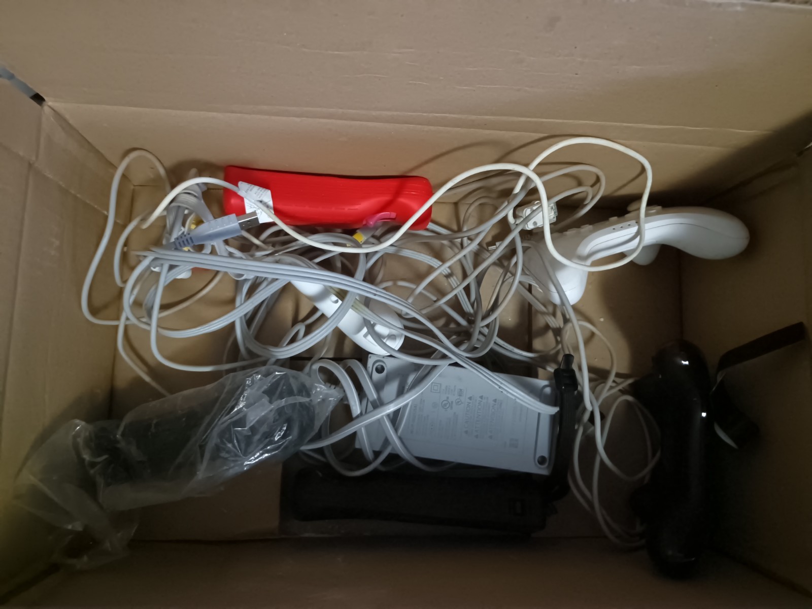 Nintendo Wii U Console White With Pro Controller Nunchuck Gel Grips