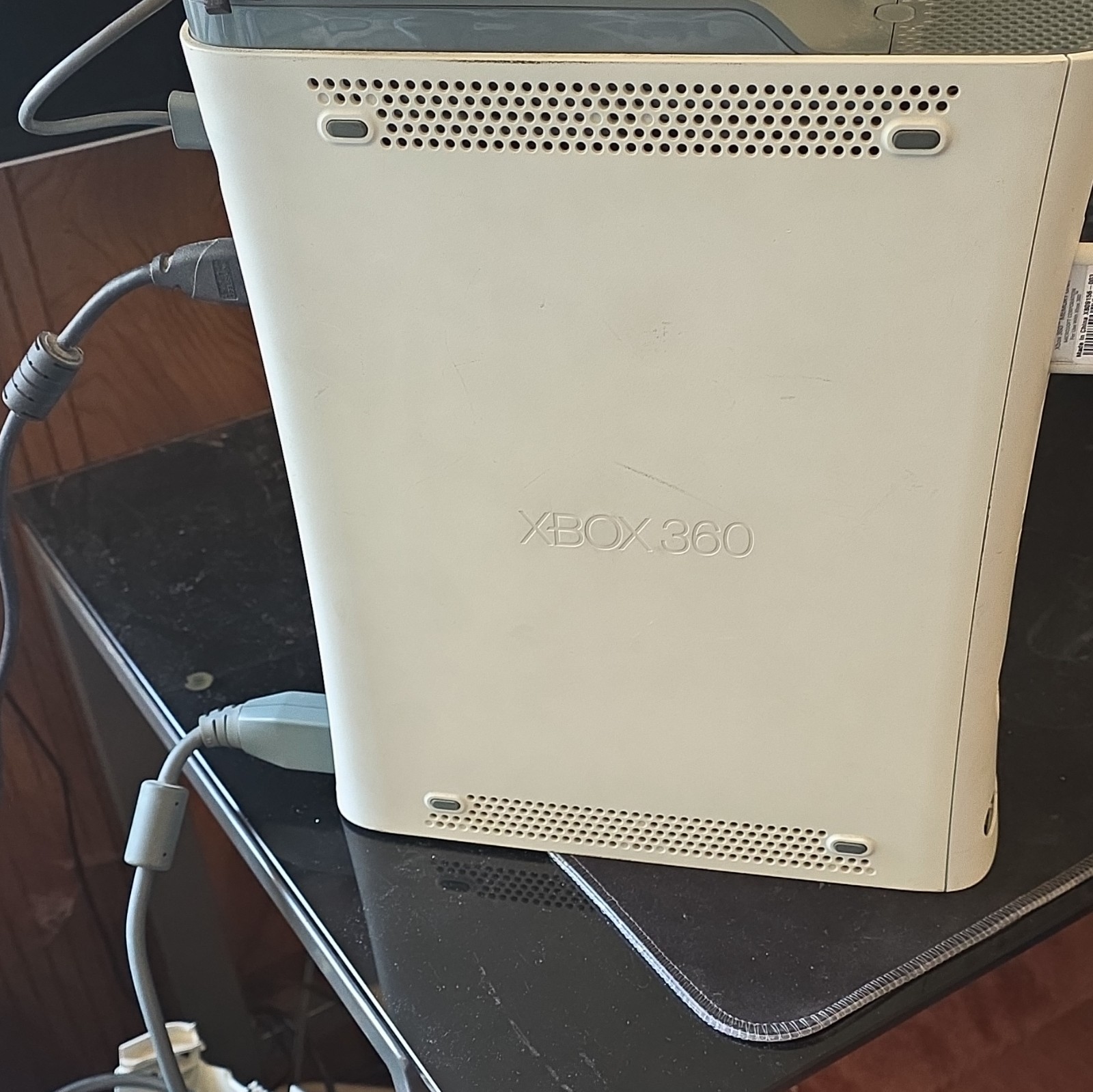 X Box 360,6 Controllers 21 Games Kinect, Wireless Adaptor, 256 mb Memory Card.
