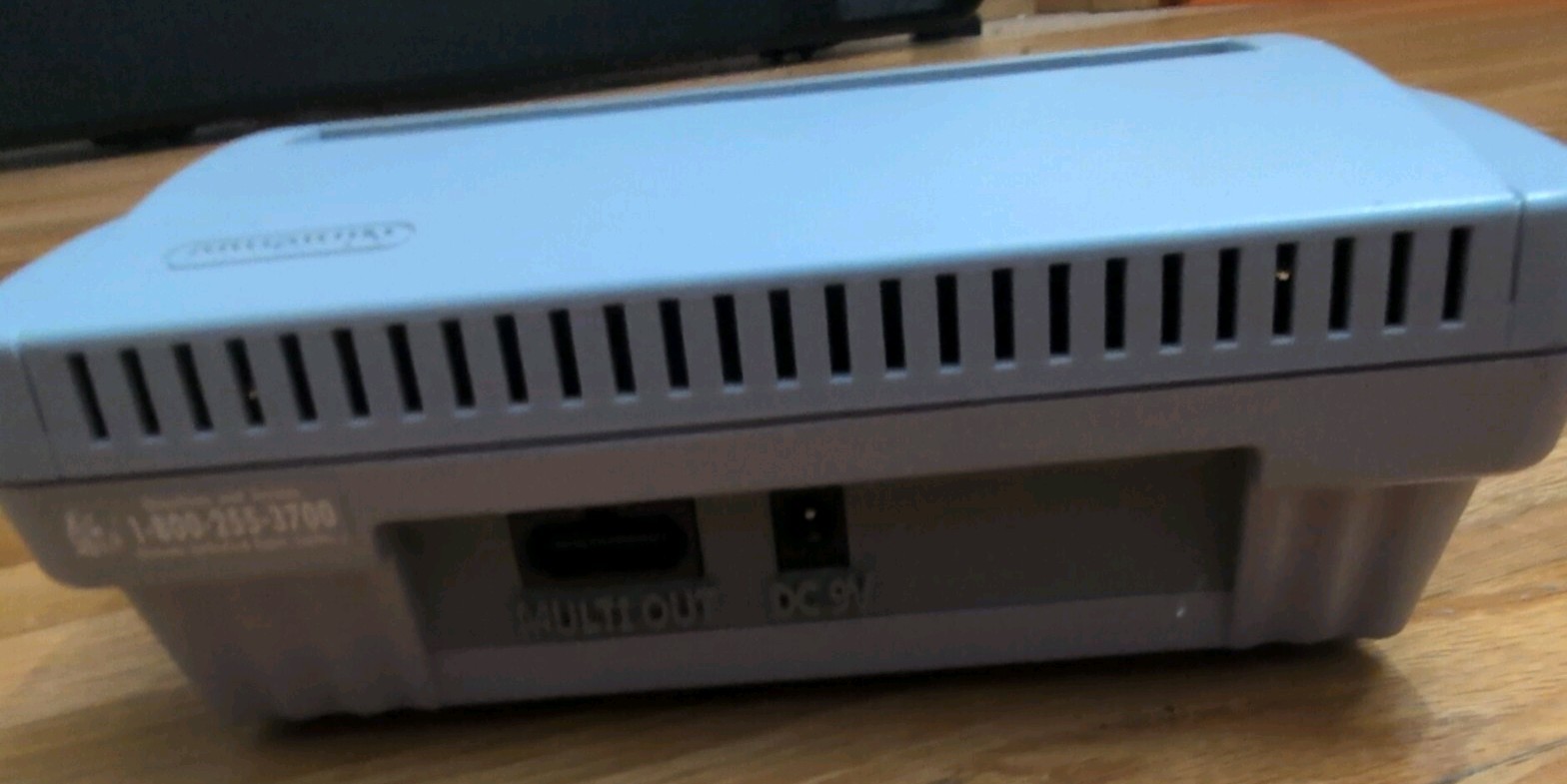 Nintendo SNES 512MB Grey Console SNS-101. W/ power , AV hook up and control.