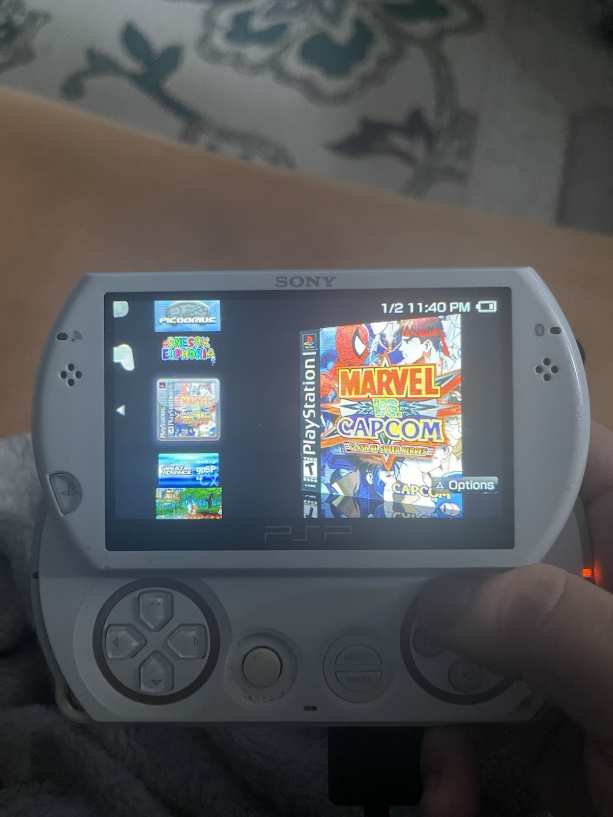 Sony PSP Go PSP-N1001 White 6870MB Wi-Fi Handheld Console *see description* SALE