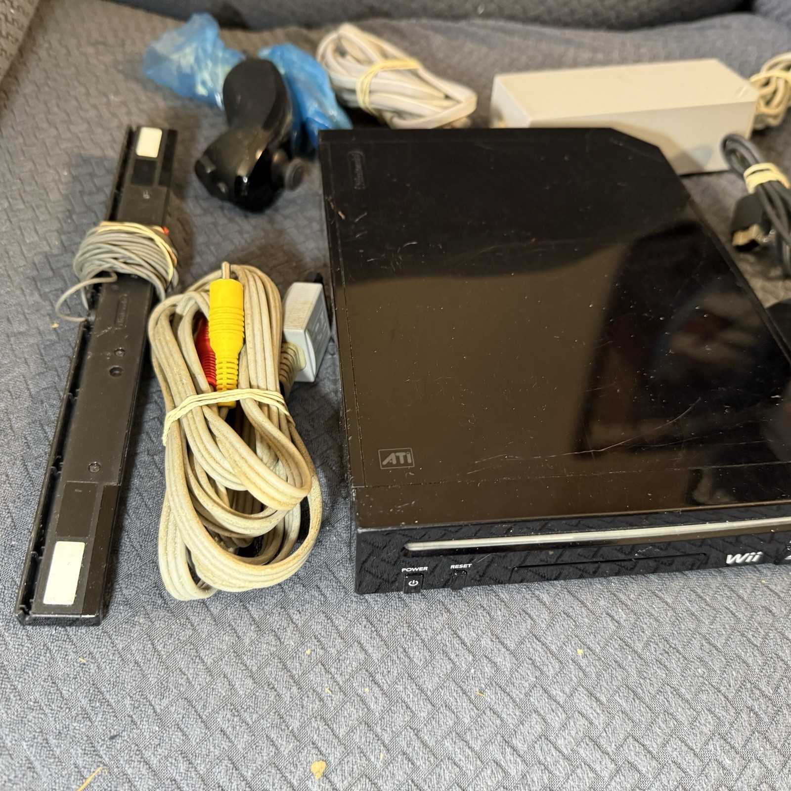 Nintendo Wii Black Console Bundle Manuals Nunchuck Cords Sensor Works RVL-101