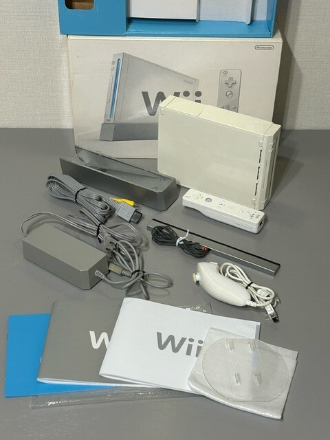 Nintendo Wii Console RVL-001 Japanese Model Complete in Box & 13 Games