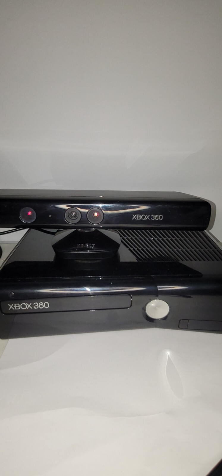 Microsoft Xbox 360 S Gaming Console and Kinect – Black-Tested- No Plugs
