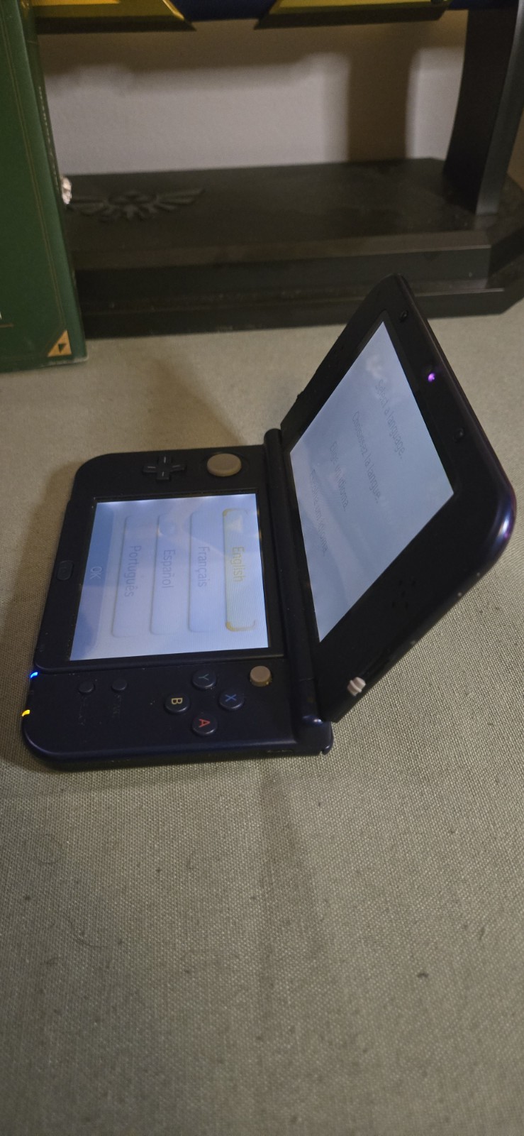 Nintendo New 3DS XL Galaxy Style Purple/Black 4GB 3D Capable Handheld