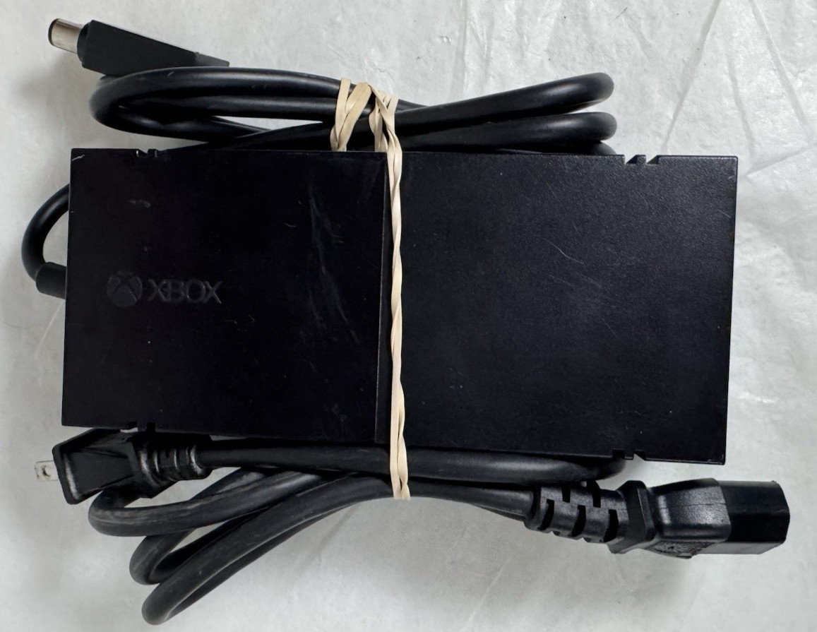 Original Microsoft Xbox One Model 1540 Console Original Box W/Controller & Cords