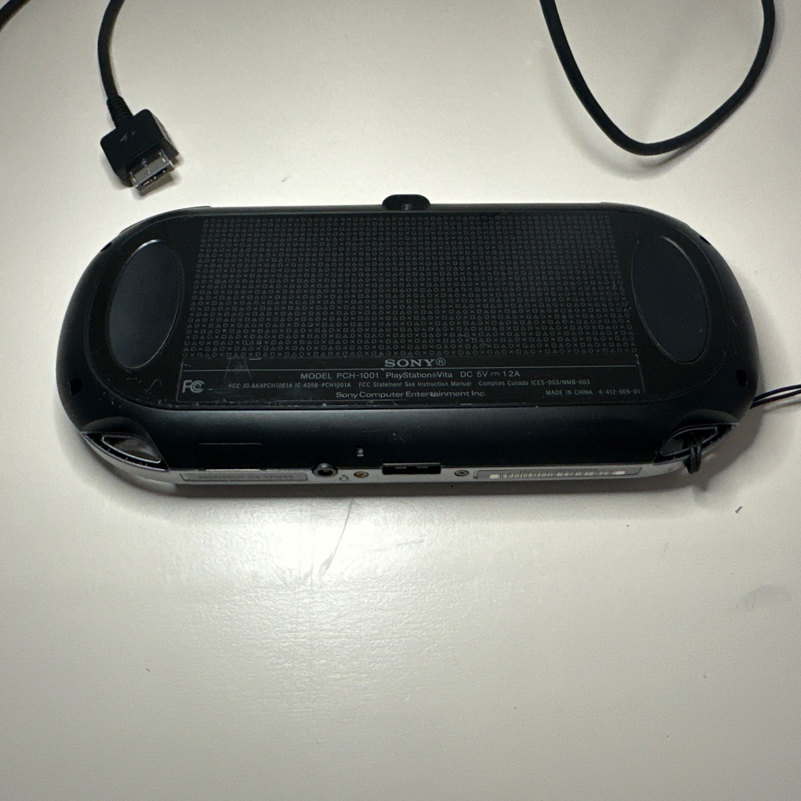 Sony PS Vita PCH-1101 Limited Edition Handheld System – Crystal Black With Game.