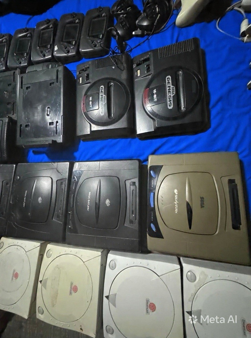 Sega Lot. Cd Genesis Saturn Dreamcast As Is Untested