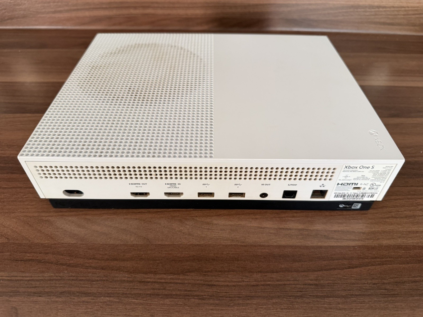 XBOX ONE S 500GB WHITE BUNDLE + 4 GAMES, 1 CONTROLLER & CORDS : TESTED & WORKING