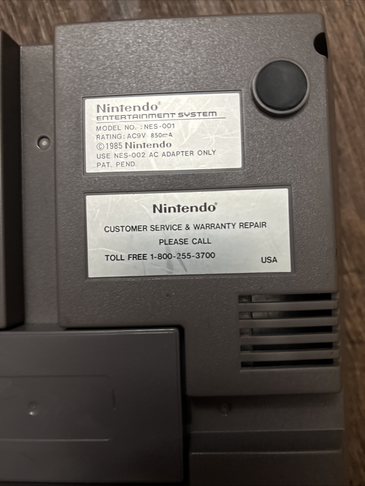 NES-001 W/ 2 Original Controllers and 1 Game