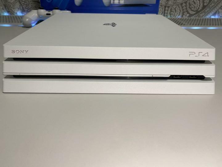 Sony PlayStation4 PS4 Pro CUH-7200BB02 Glacier White 1TB Japan ver. «Excellent»