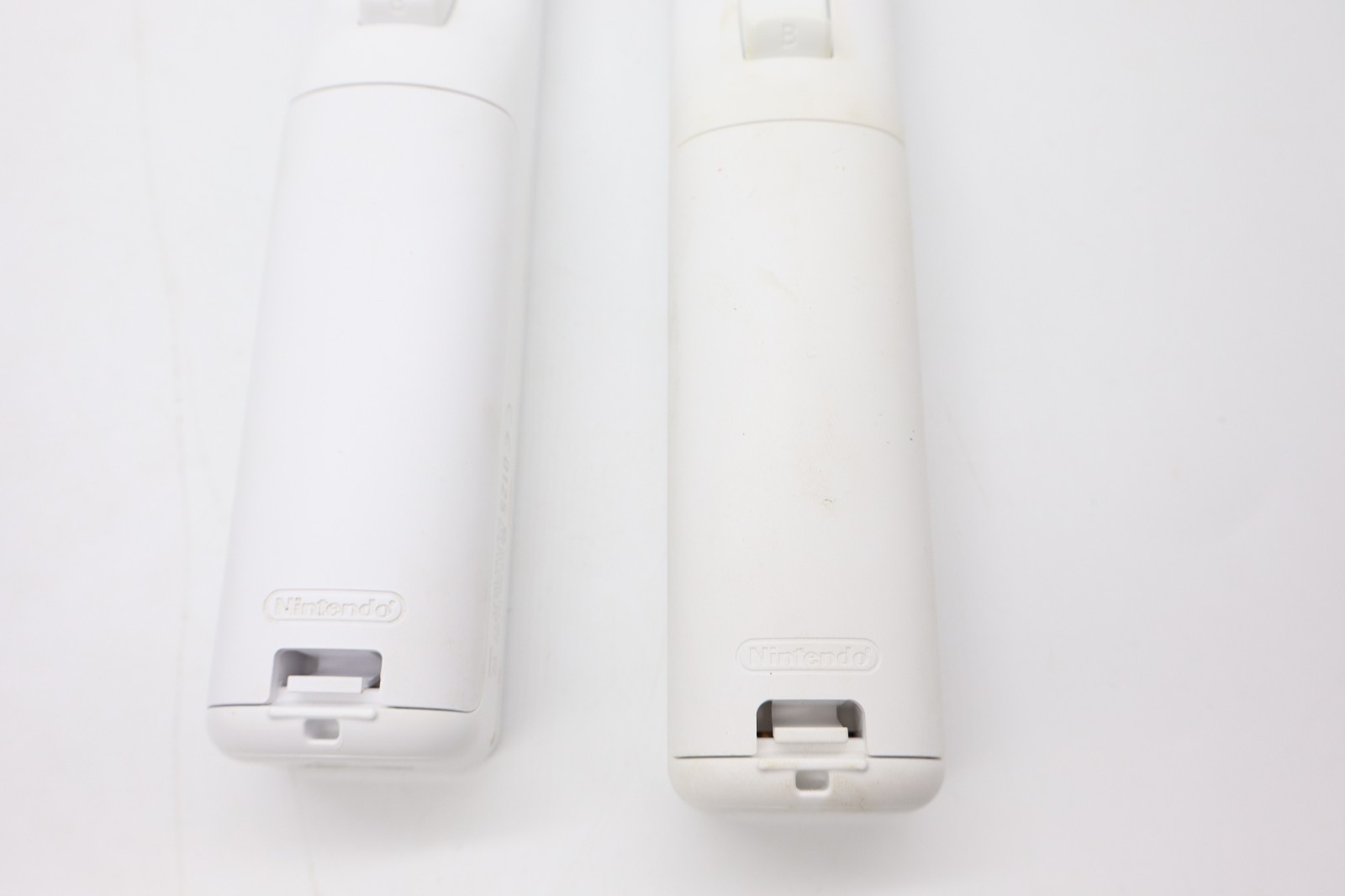 Nintendo Wii RVL-001 (USA) White Console w/ 2 OEM Controllers Cables & Stand